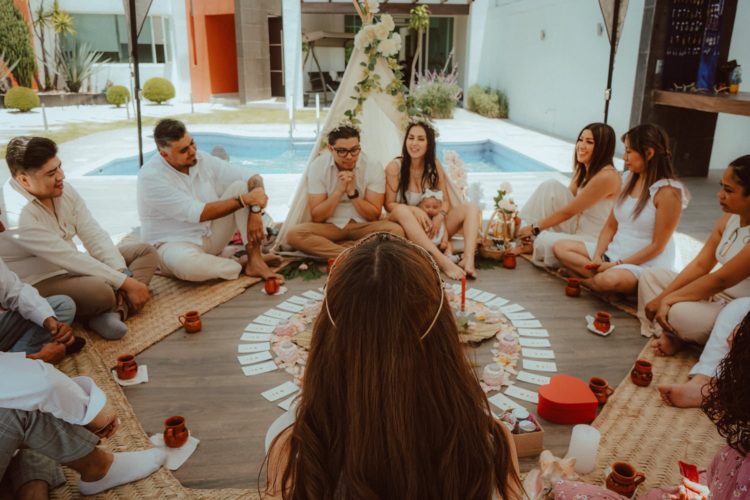 un-grupo-de-personas-celebrando-una-ceremonia-holistica