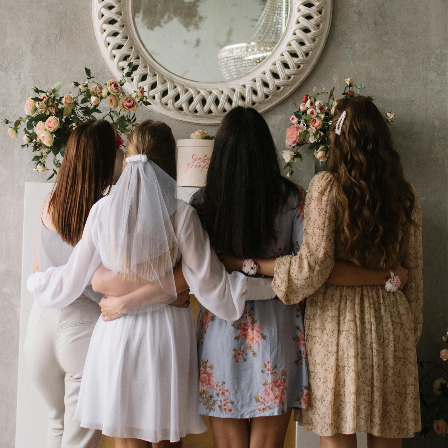 cuatro-mujeres-celebrando-una-despedida-de-soltera
